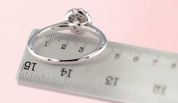 How to find her ring size