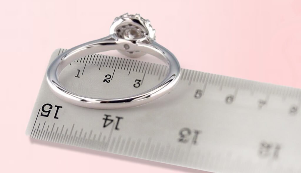 12 Clever Tricks to Get Her Ring Size Without Asking - Selecting A Diamond