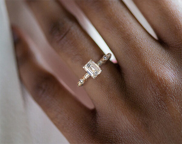 emerald-cut-engagement-rings-james-allen-vintage