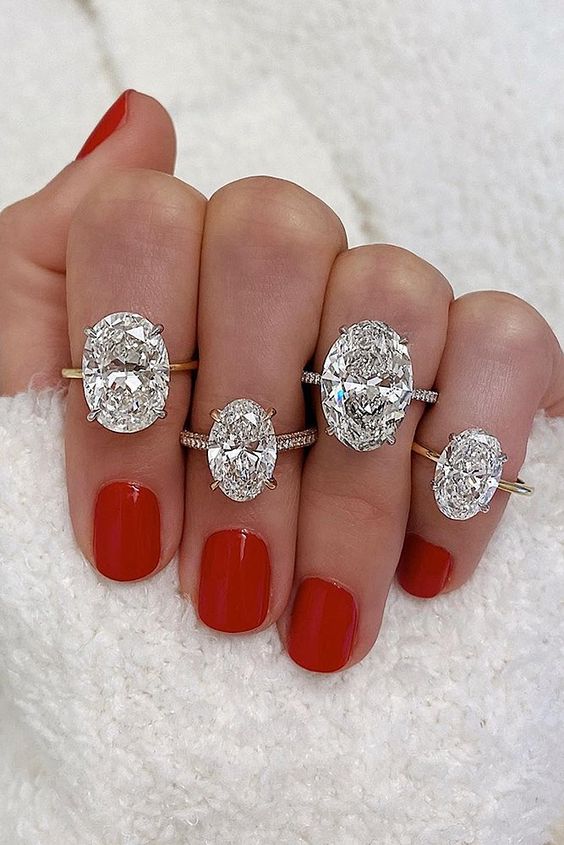 oval-cut-engagement-rings
